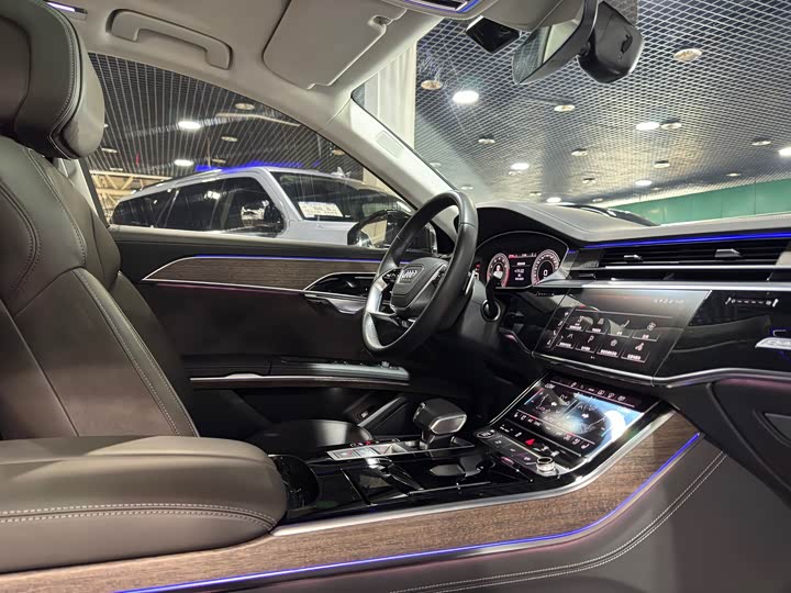 Фото 11 - Audi A8