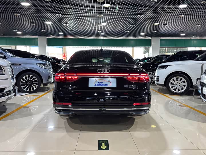 Фото 16 - Audi A8