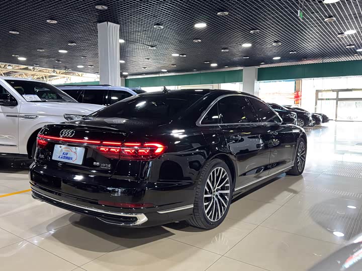 Фото 17 - Audi A8