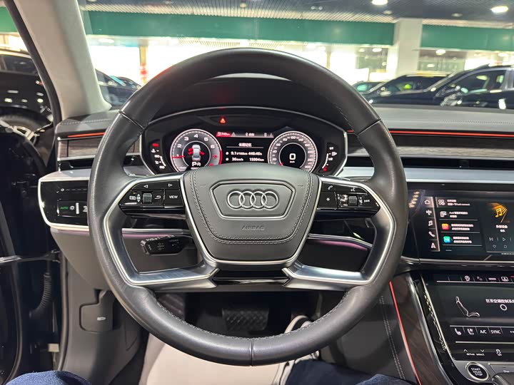 Фото 5 - Audi A8