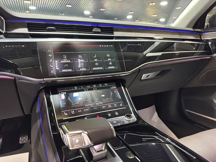 Фото 7 - Audi A8