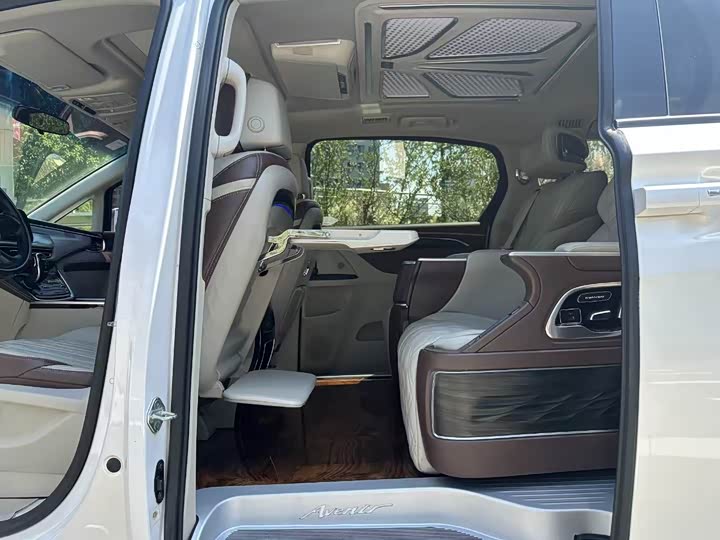 Фото 10 - Buick GL8 ES