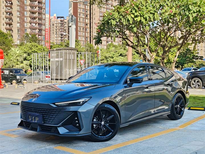 Фото 1 - Changan UNI-V