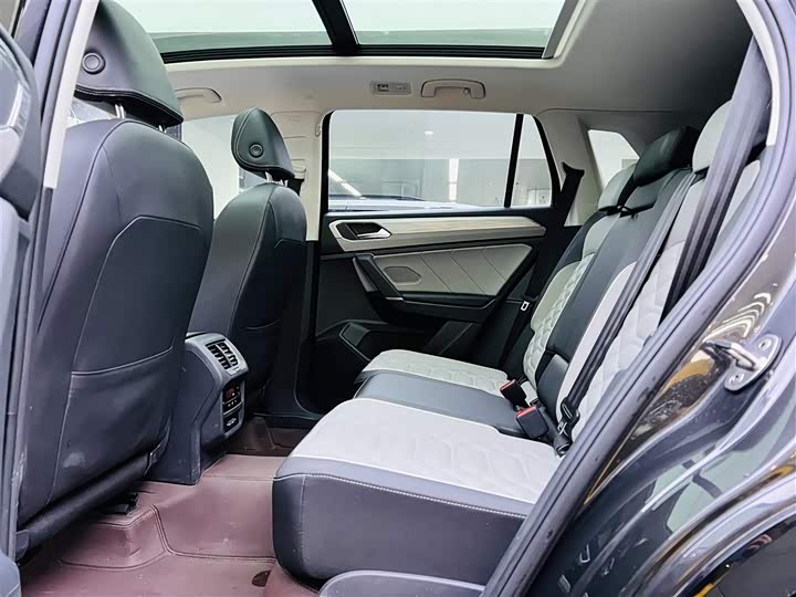 Фото 15 - Volkswagen Tayron