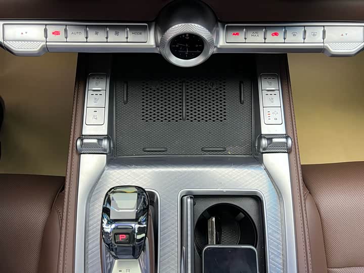 Фото 17 - Tank 700 Hybrid