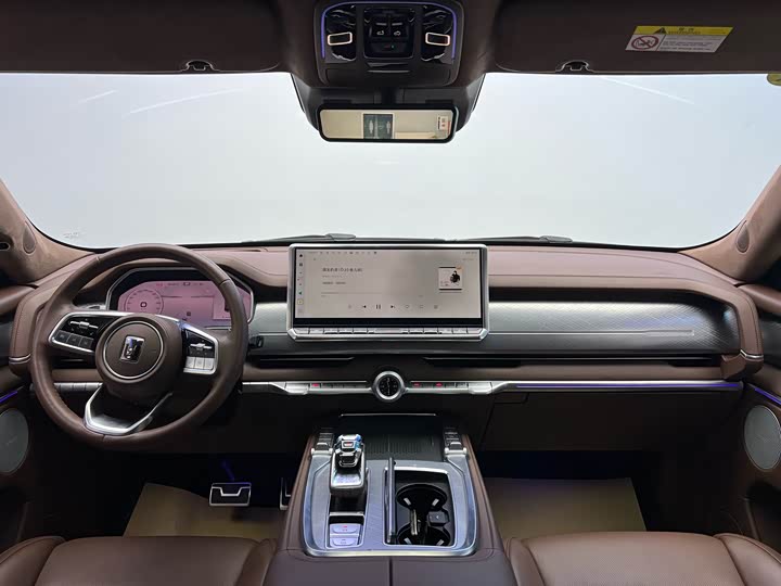 Фото 25 - Tank 700 Hybrid