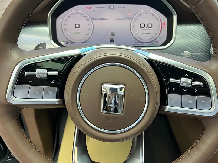 Фото 8 - Tank 700 Hybrid