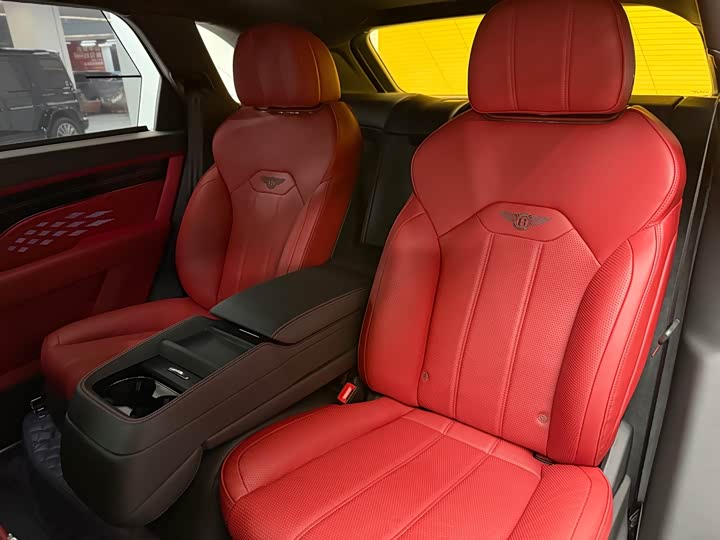 Фото 10 - Bentley Bentayga