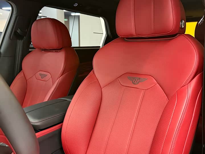 Фото 13 - Bentley Bentayga