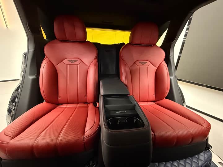 Фото 15 - Bentley Bentayga