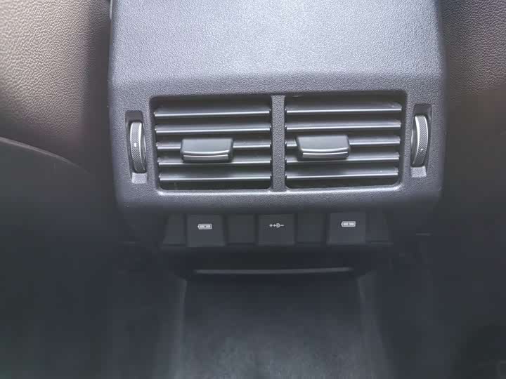 Фото 23 - Land Rover Discovery Sport