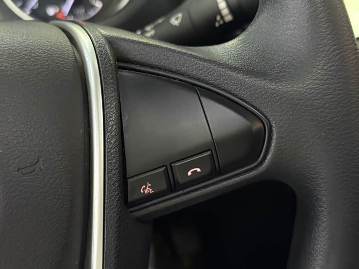 Фото 13 - Nissan Lannia