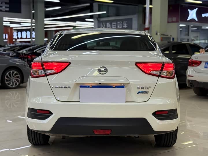 Фото 18 - Nissan Lannia