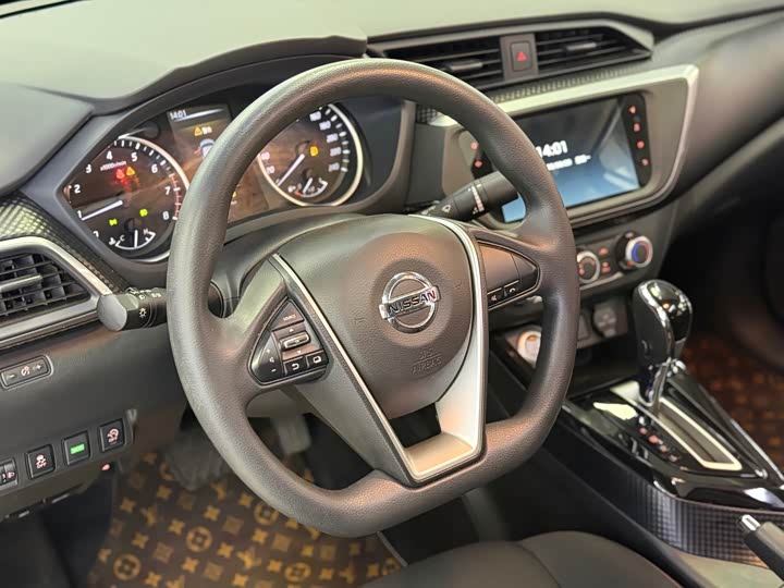 Фото 7 - Nissan Lannia