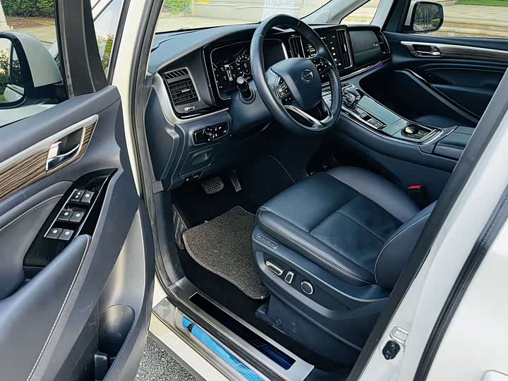 Фото 7 - GAC Trumpchi M8