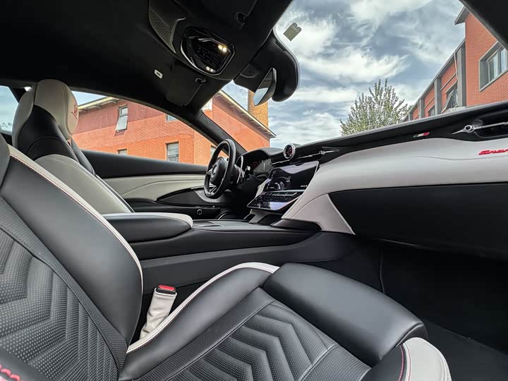 Фото 10 - Maserati GranTurismo