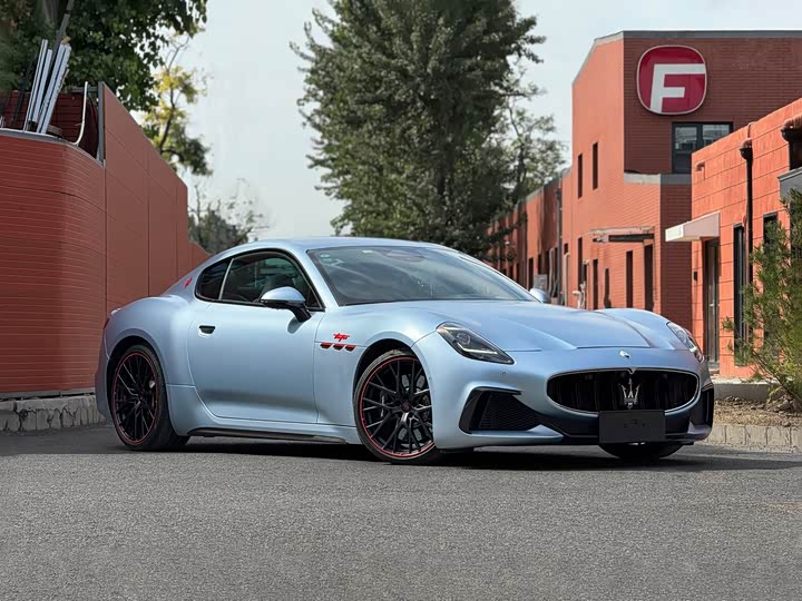 Фото 3 - Maserati GranTurismo