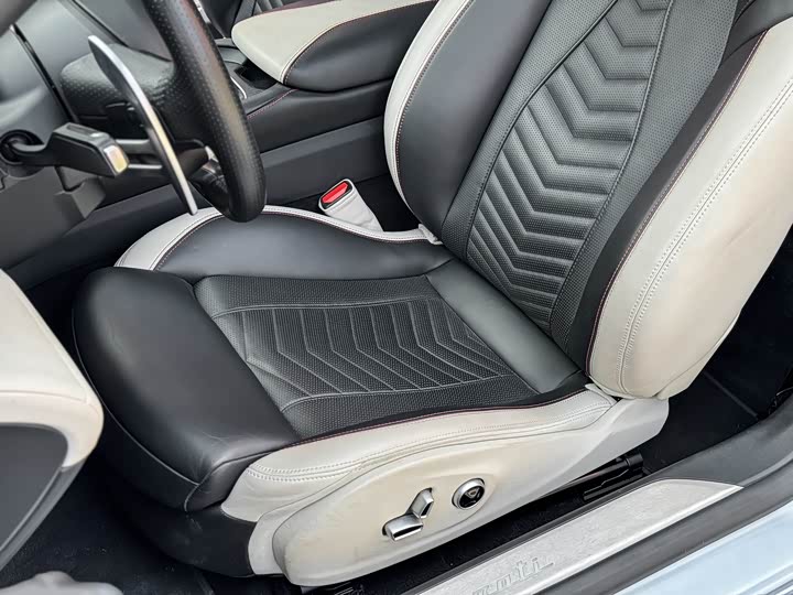 Фото 4 - Maserati GranTurismo