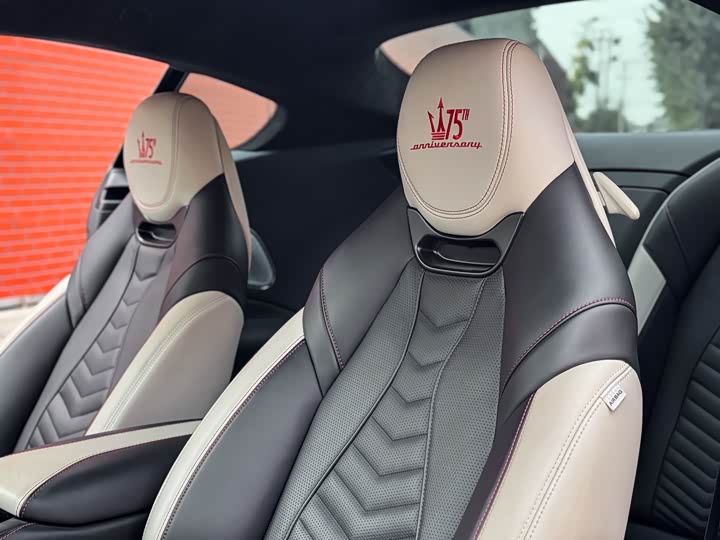 Фото 5 - Maserati GranTurismo