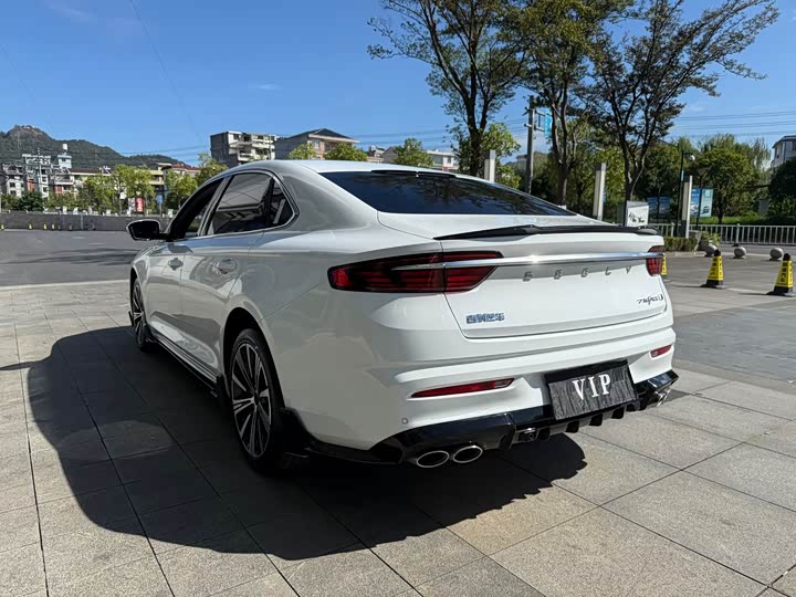 Фото 4 - Geely Preface