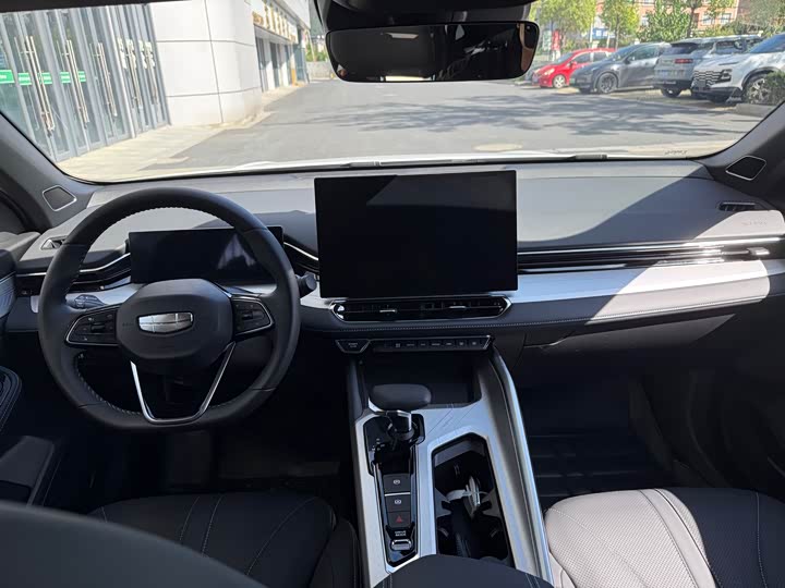 Фото 7 - Geely Preface