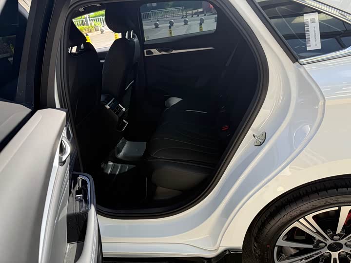 Фото 8 - Geely Preface