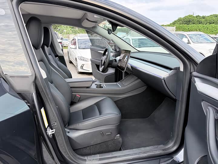 Фото 10 - Tesla Model Y