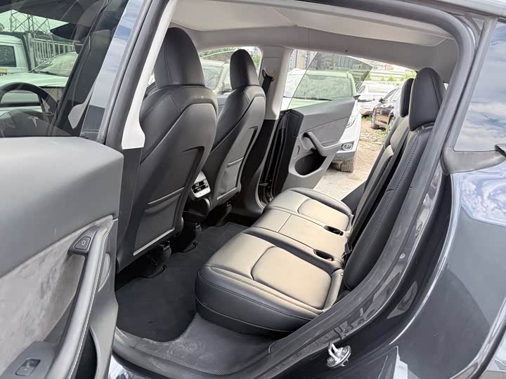 Фото 13 - Tesla Model Y