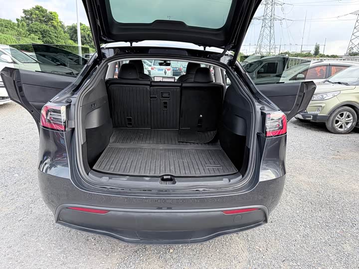 Фото 14 - Tesla Model Y