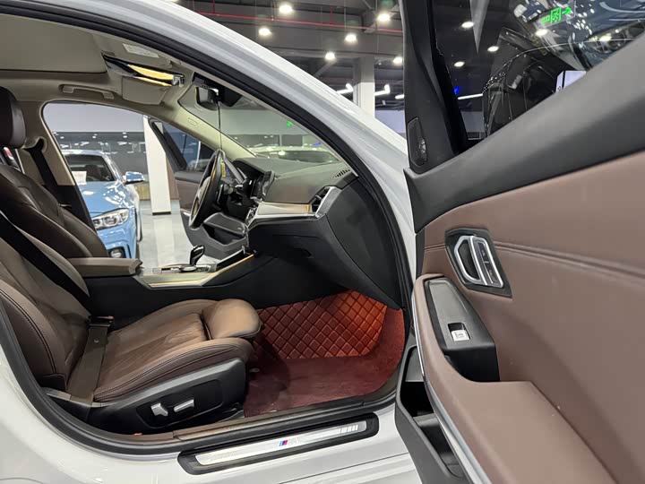 Фото 15 - BMW 3 Series