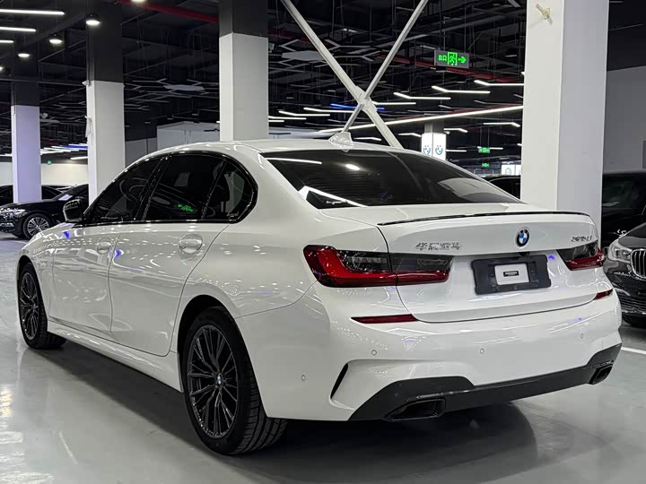 Фото 17 - BMW 3 Series