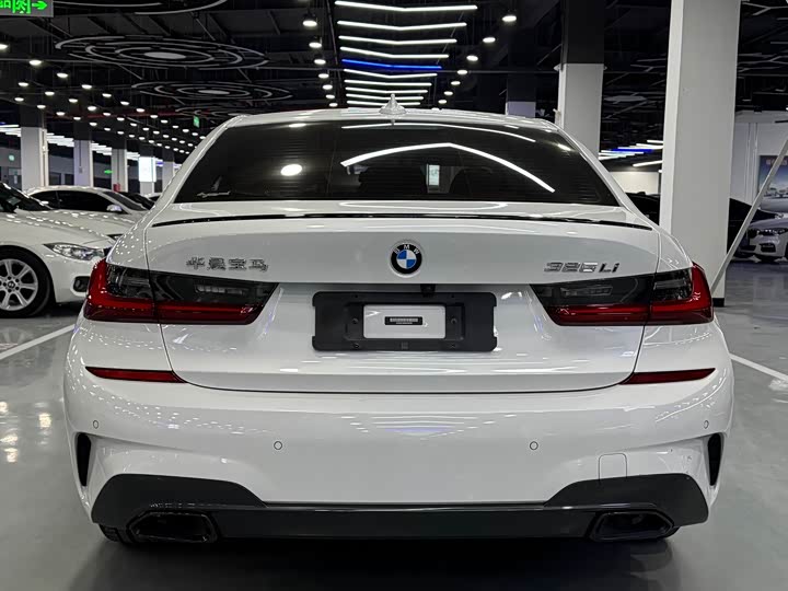 Фото 18 - BMW 3 Series