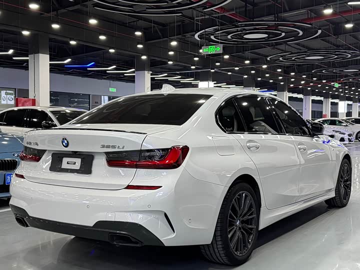 Фото 19 - BMW 3 Series