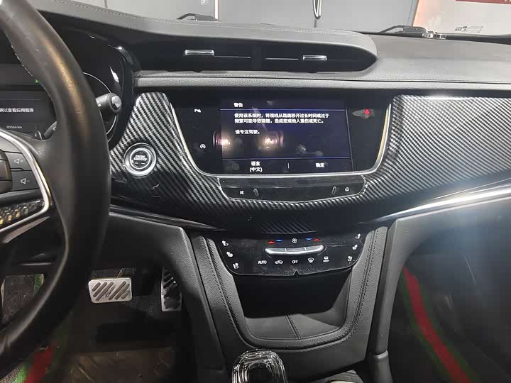 Фото 10 - Cadillac XT5