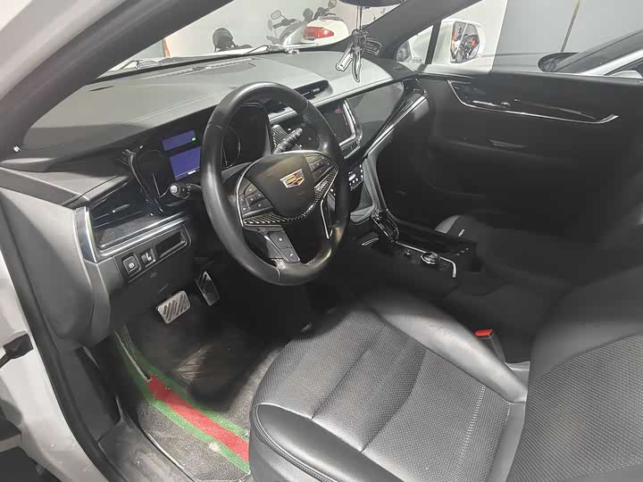 Фото 12 - Cadillac XT5