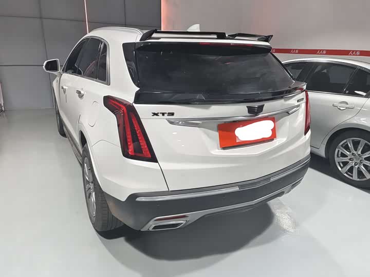 Фото 2 - Cadillac XT5