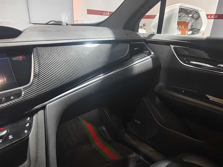 Фото 8 - Cadillac XT5