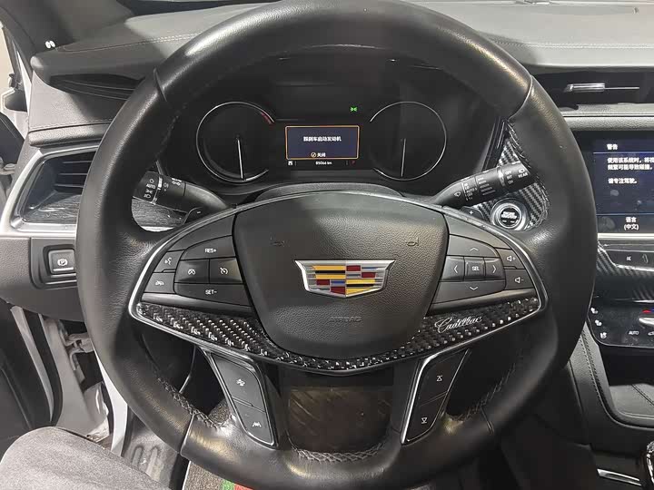 Фото 9 - Cadillac XT5