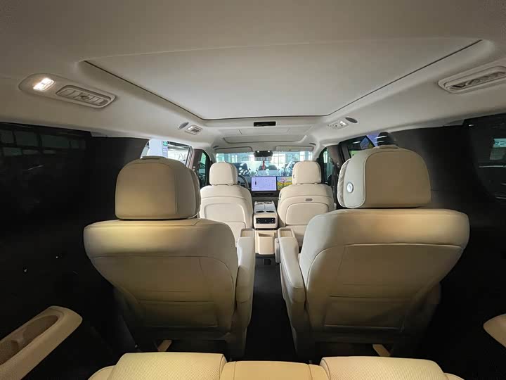 Фото 13 - LiXiang Mega