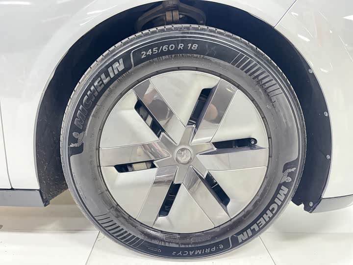 Фото 15 - LiXiang Mega