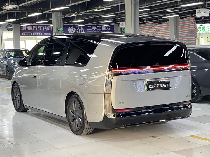 Фото 17 - LiXiang Mega