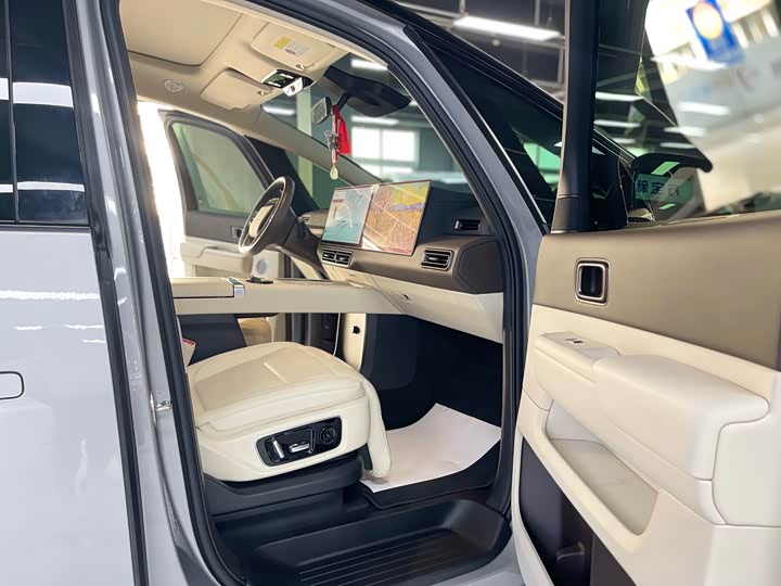 Фото 6 - LiXiang Mega