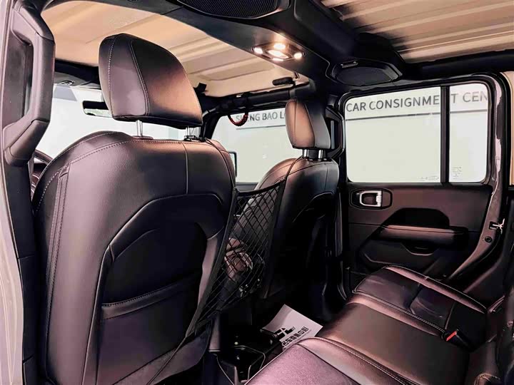 Фото 10 - Jeep Gladiator