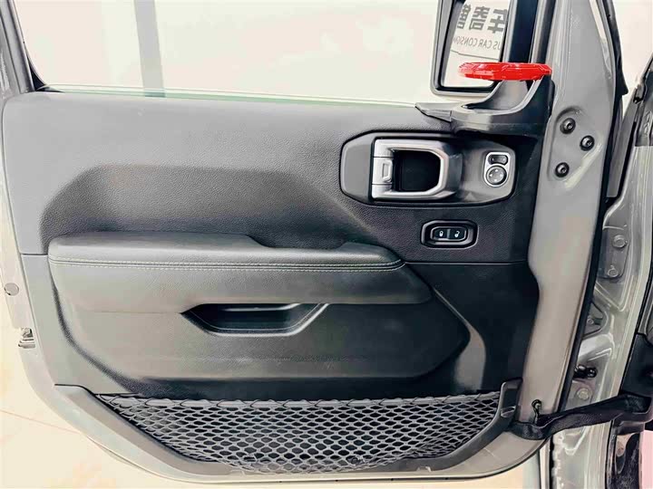 Фото 11 - Jeep Gladiator