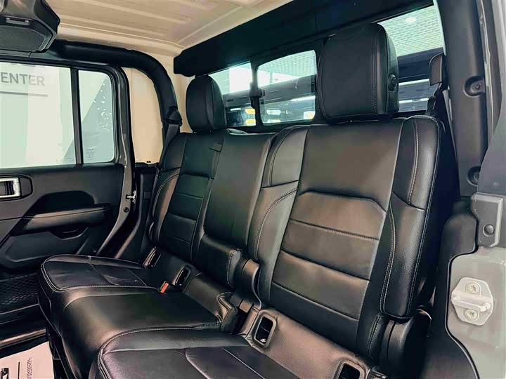 Фото 12 - Jeep Gladiator