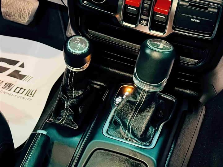 Фото 15 - Jeep Gladiator