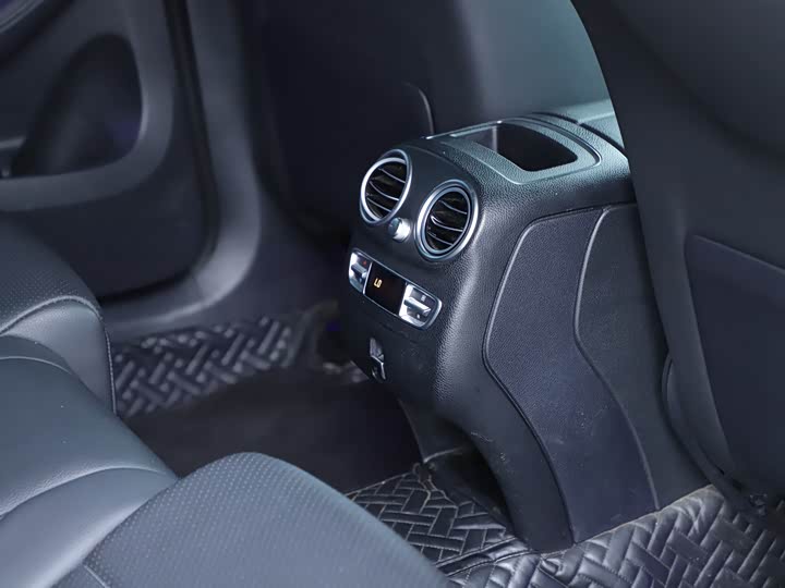 Фото 14 - Mercedes-Benz GLC-Class