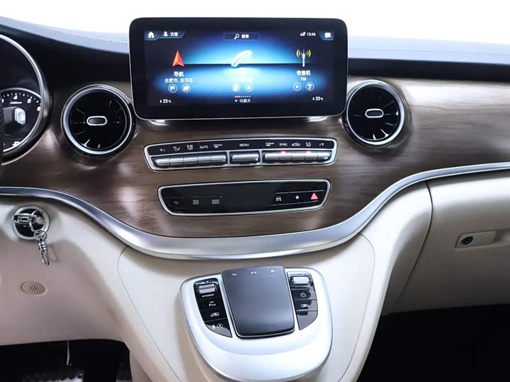 Фото 10 - Mercedes-Benz V-Class