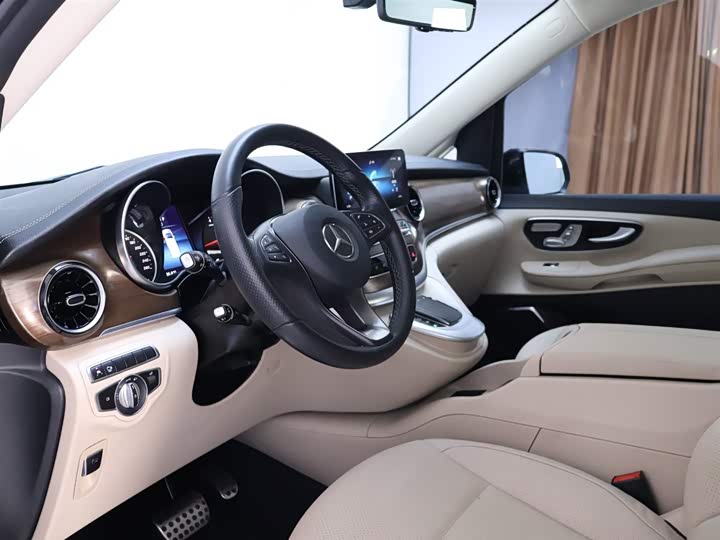 Фото 11 - Mercedes-Benz V-Class