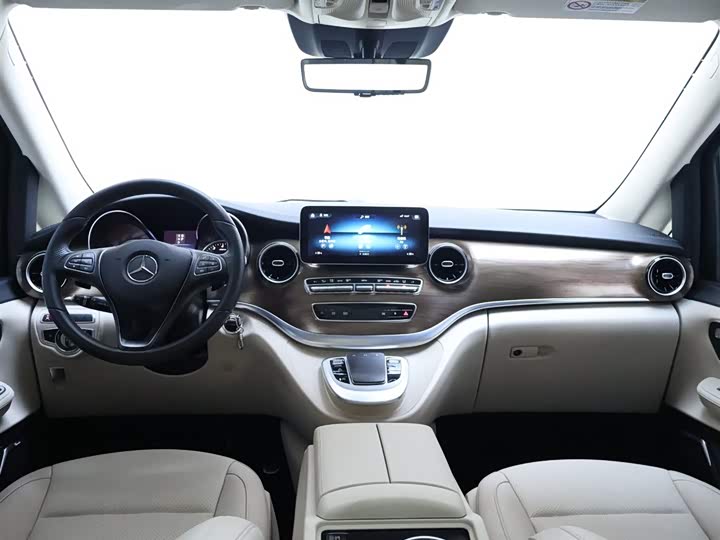 Фото 13 - Mercedes-Benz V-Class